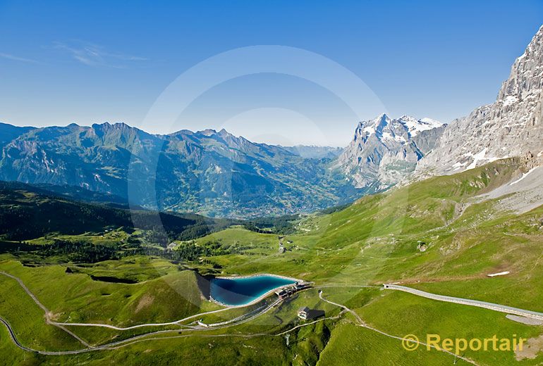 Foto: Die Kleine Scheidegg mit Grindelwald im Hintergrund BE. (Luftaufnahme von Niklaus Wächter)